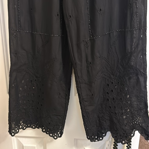 Zara Eyelet Pants (XS) - Picture 11 of 11